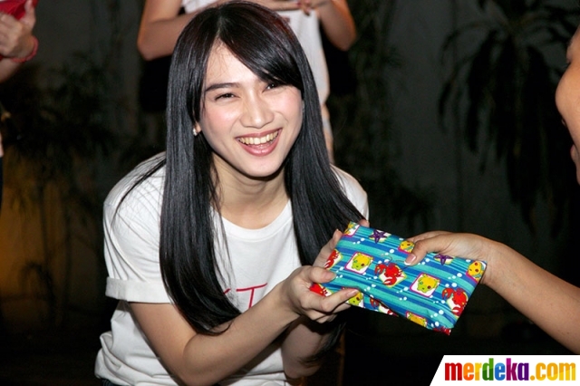 Foto : Menghabiskan malam Minggu bersama tim J JKT48 