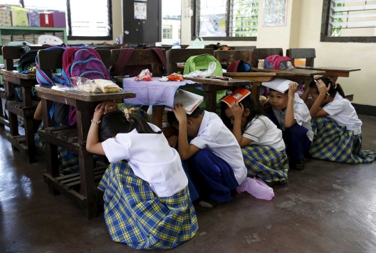 Antusiasme murid SD Filipina berduyun-duyun ikut simulasi gempa