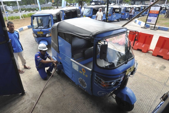 2.000 Bajaj oranye DKI berganti jubah biru