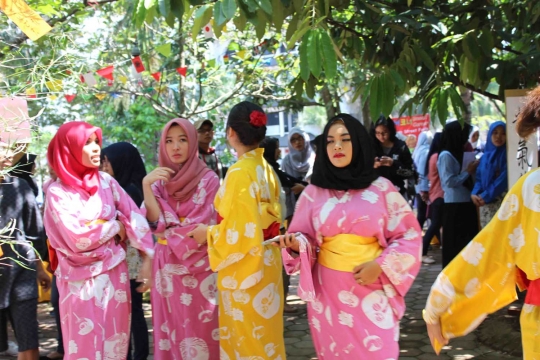 Intip mahasiswi di Malang meriahkan festival budaya China & Jepang