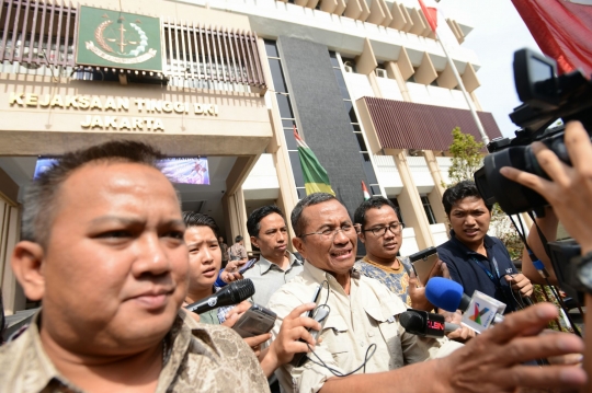 Wajah semringah Dahlan Iskan usai diperiksa soal korupsi gardu PLN