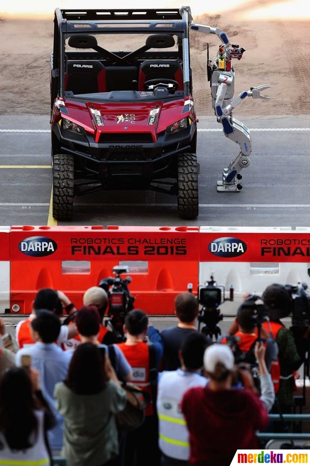 Foto : Melihat robot-robot canggih berkompetisi di DARPA 