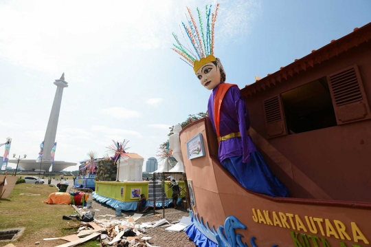 Menengok persiapan mobil Jakarnaval 2015 di Monas