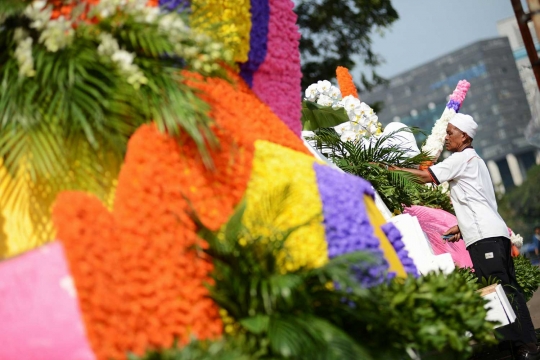 Menengok persiapan mobil Jakarnaval 2015 di Monas