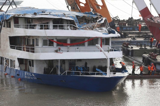 Foto Detik Detik Momen Kapal Eastern Star Saat Diangkat Ke Permukaan Merdeka Com
