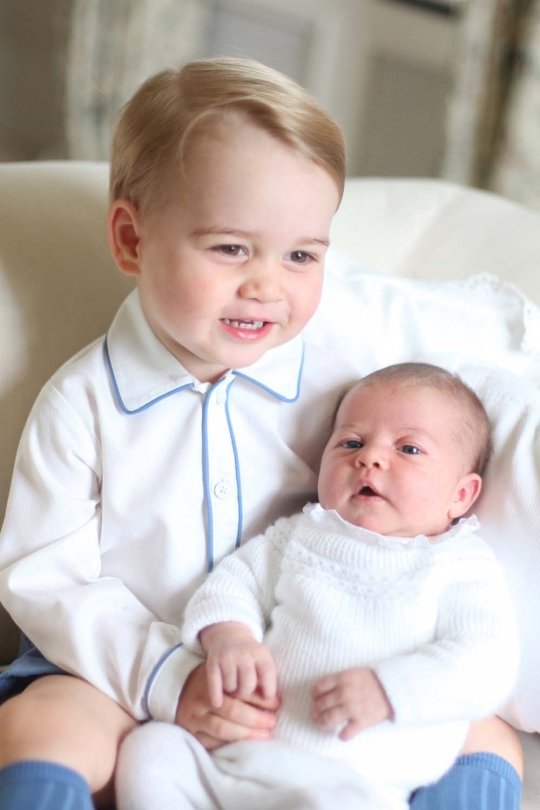 Tingkah lucu Pangeran George dan Putri Charlotte saat main bareng