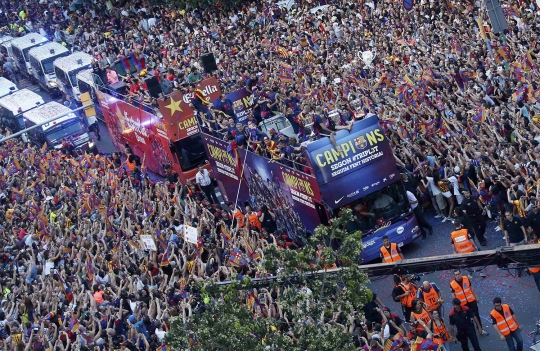 Euforia Barcelona pawai trofi juara Liga Champions