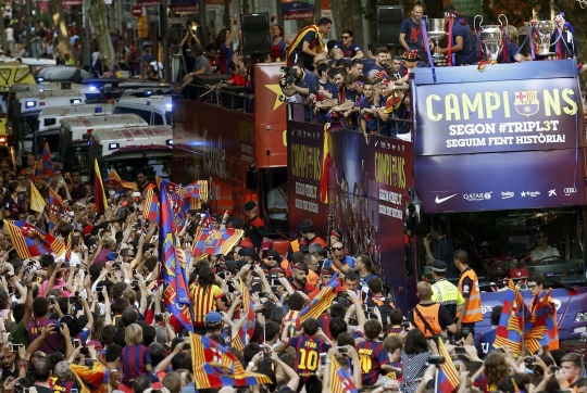 Euforia Barcelona pawai trofi juara Liga Champions