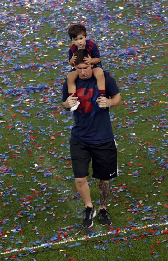 Euforia Barcelona pawai trofi juara Liga Champions