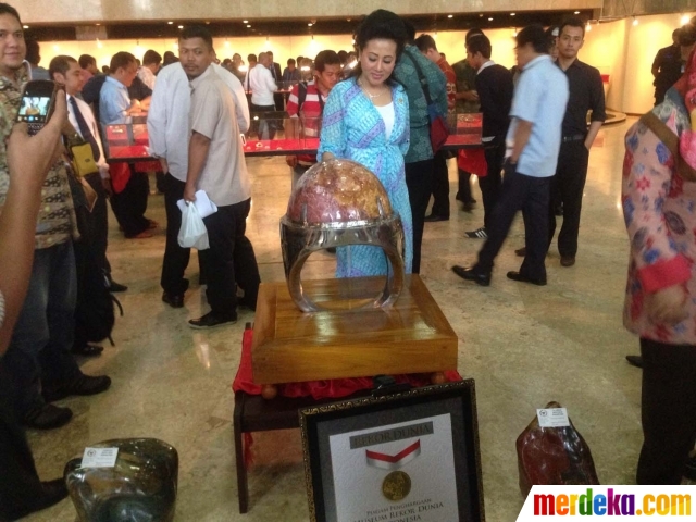 Foto : Batu akik raksasa milik Fadli Zon jadi sorotan di 