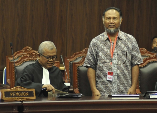 Bambang Widjojanto hadiri sidang uji materi UU KPK