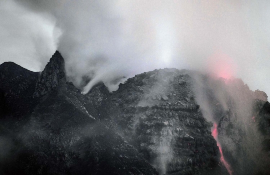 Memantau kubah Gunung Sinabung melebar pasca erupsi