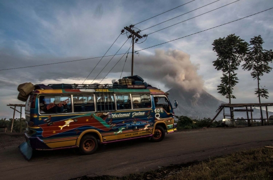 Memantau kubah Gunung Sinabung melebar pasca erupsi