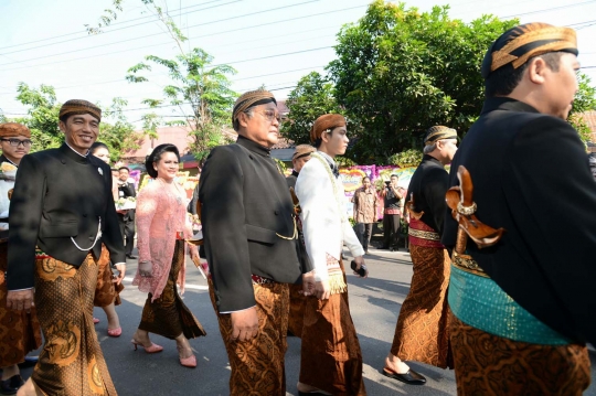 Datang ke lokasi akad nikah, Selvi naik kereta kuda