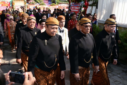 Datang ke lokasi akad nikah, Selvi naik kereta kuda