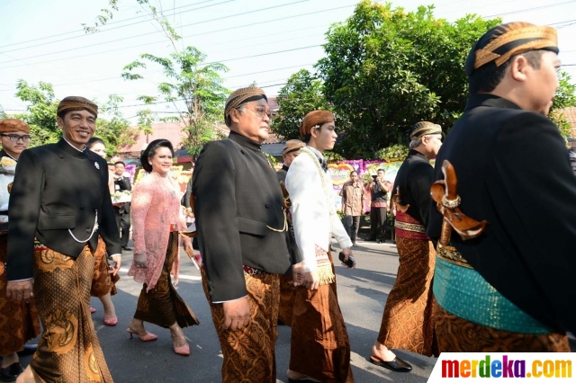 Foto : Datang ke lokasi akad nikah, Selvi naik kereta kuda 