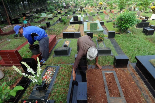 Tradisi nyekar jelang bulan Ramadan