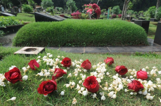 Tradisi nyekar jelang bulan Ramadan