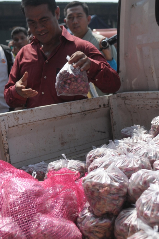 Mentan Amran sidak harga bawang merah di Pasar Kramat Jati