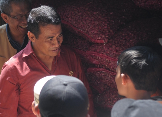 Mentan Amran sidak harga bawang merah di Pasar Kramat Jati