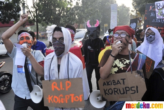 Foto : Pocong hingga tikus berdasi ramaikan karnaval 