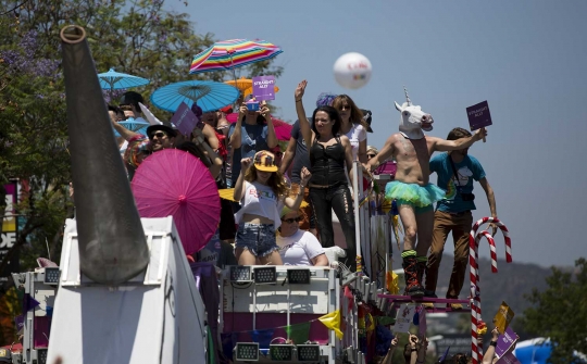 Kegilaan warga Amerika di Parade Los Angeles Pride