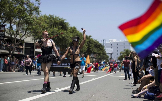 Kegilaan warga Amerika di Parade Los Angeles Pride