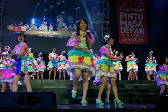 Melihat konser JKT48 yang banyak rasa