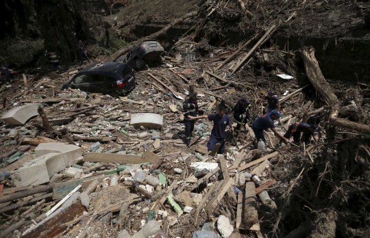 Ngeri, puluhan satwa Kebun Binatang Tbilisi mati diterjang banjir