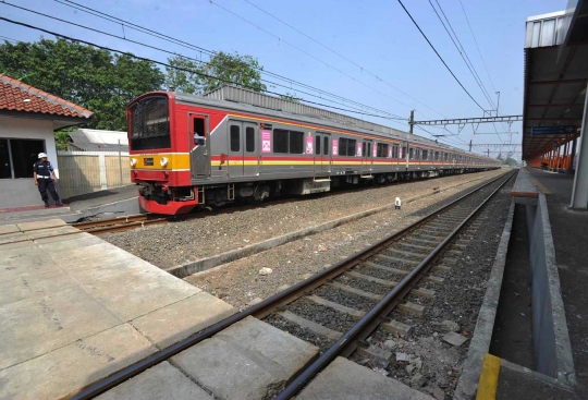 Mulai beroperasi hari ini, Stasiun Grogol masih sepi