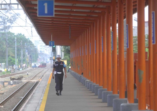 Mulai beroperasi hari ini, Stasiun Grogol masih sepi