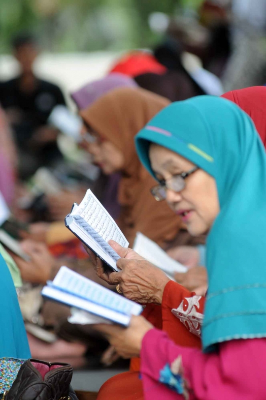 Doakan Suryadharma Ali, ibu-ibu gelar yasinan di Gedung KPK