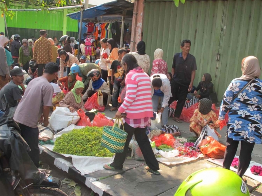 Berkah Ramadan bagi penjual bunga tabur