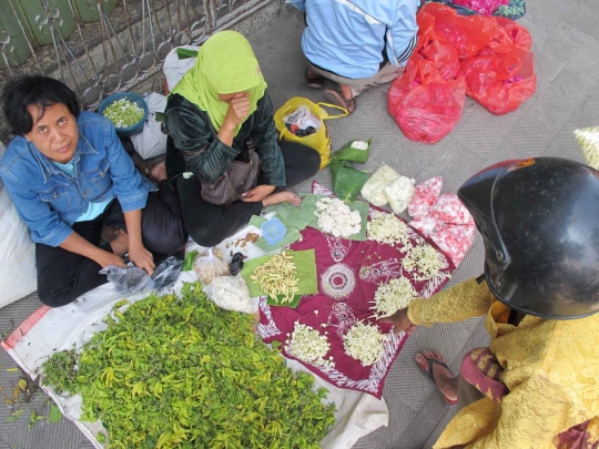 Berkah Ramadan bagi penjual bunga tabur