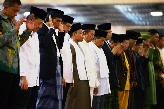 Presiden Jokowi tarawih pertama di Masjid Istiqlal