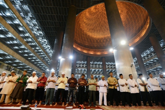 Presiden Jokowi tarawih pertama di Masjid Istiqlal