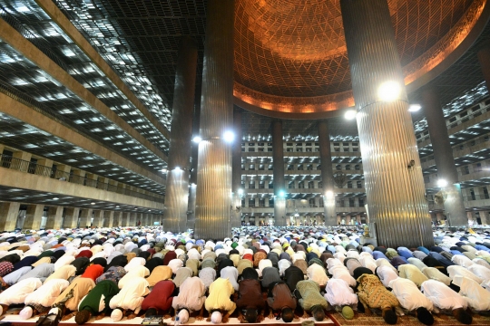 Presiden Jokowi tarawih pertama di Masjid Istiqlal