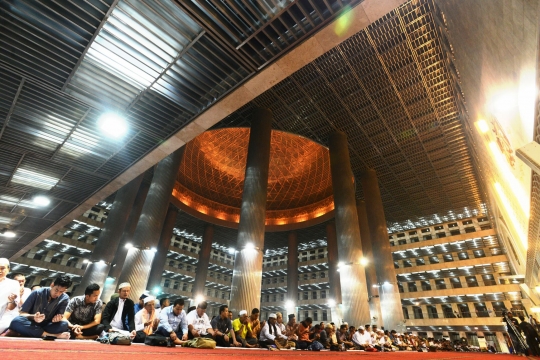 Presiden Jokowi tarawih pertama di Masjid Istiqlal