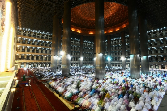 Presiden Jokowi tarawih pertama di Masjid Istiqlal