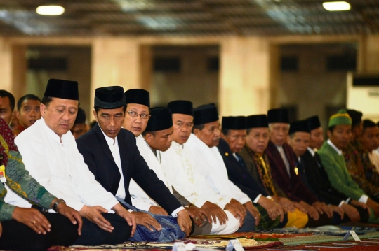 Presiden Jokowi tarawih pertama di Masjid Istiqlal