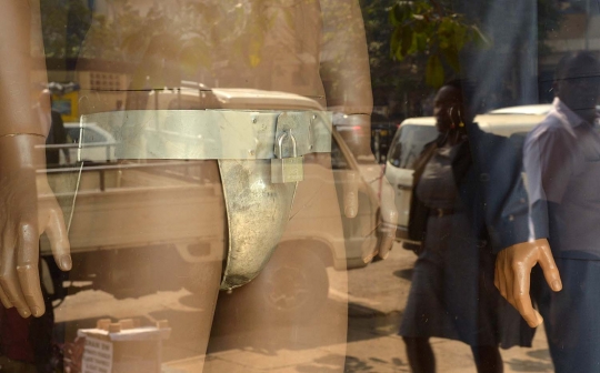 Kenya jual celana dalam bergembok besi untuk lindungi pria
