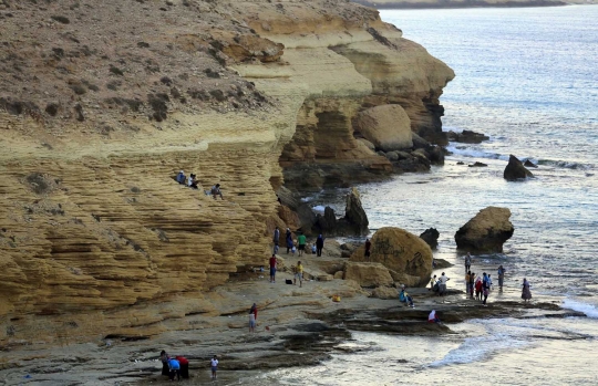 Tradisi unik warga Mesir puaskan diri di pantai sebelum puasa