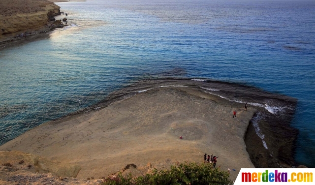 Foto : Tradisi unik warga Mesir puaskan diri di pantai 