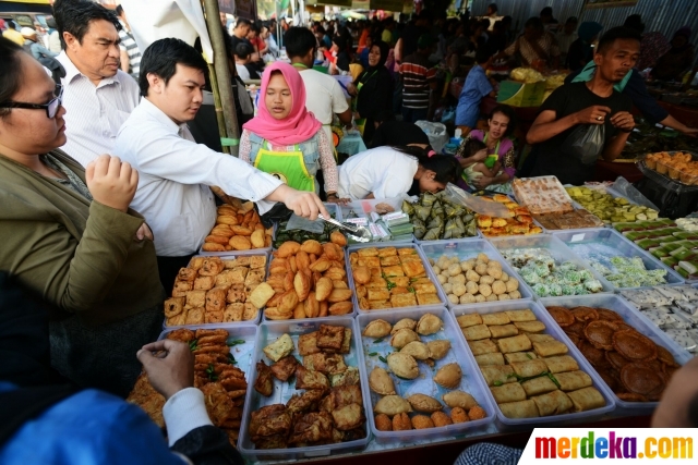 Foto Berburu Kuliner Ramadan Di Pasar Takjil Benhil Merdeka Com