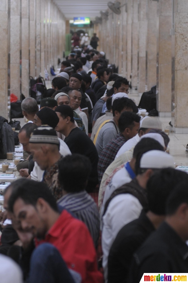 Foto : Buka puasa bersama di Masjid Istiqlal merdeka.com