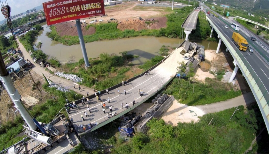 Jalan layang di China tiba-tiba runtuh, satu orang tewas