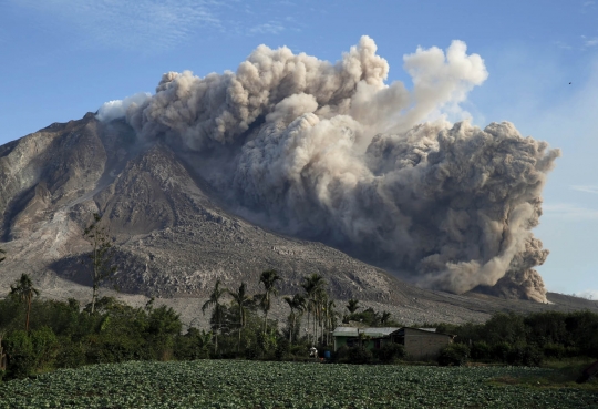 Semburan awan panas Gunung Sinabung kembali hantui Karo
