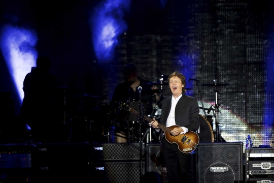 Aksi Paul McCartney hipnotis para fans di Festival Musik Firefly