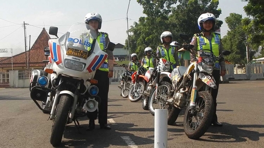 Aksi Srikandi Polantas Banyumas bermanuver dengan motor gede