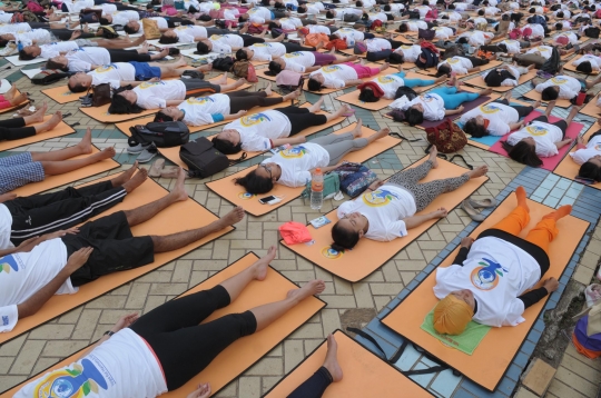 Aksi ribuan warga Ibu Kota peringati Hari Yoga Internasional